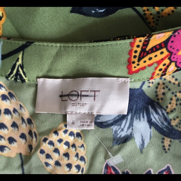 NWT LOFT Floral Wrap Dress. Size 4 - Picture 5 of 6